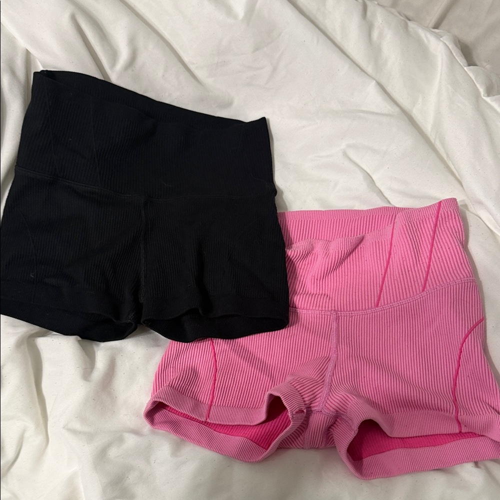 Aeria Women's Black and Pink Ribbed Shorts